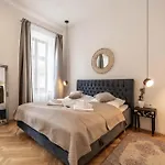 Marienhof 4*
